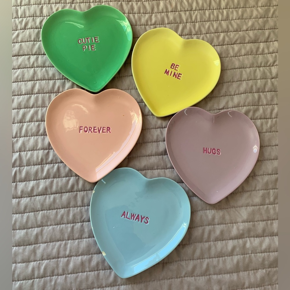 Set of 4 conversation heart plates. Never used. Blue has a chip. See photos.